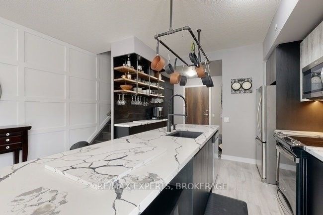 251 Manitoba St, #101
