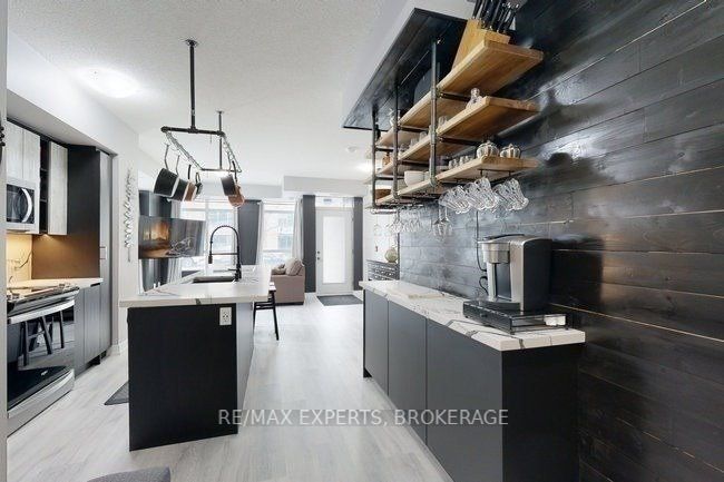 251 Manitoba St, #101