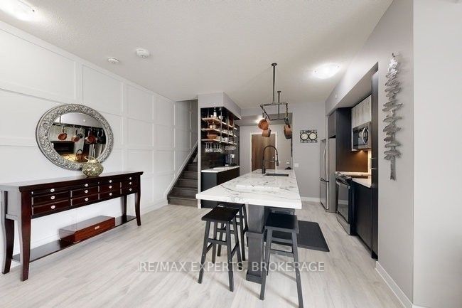 251 Manitoba St, #101