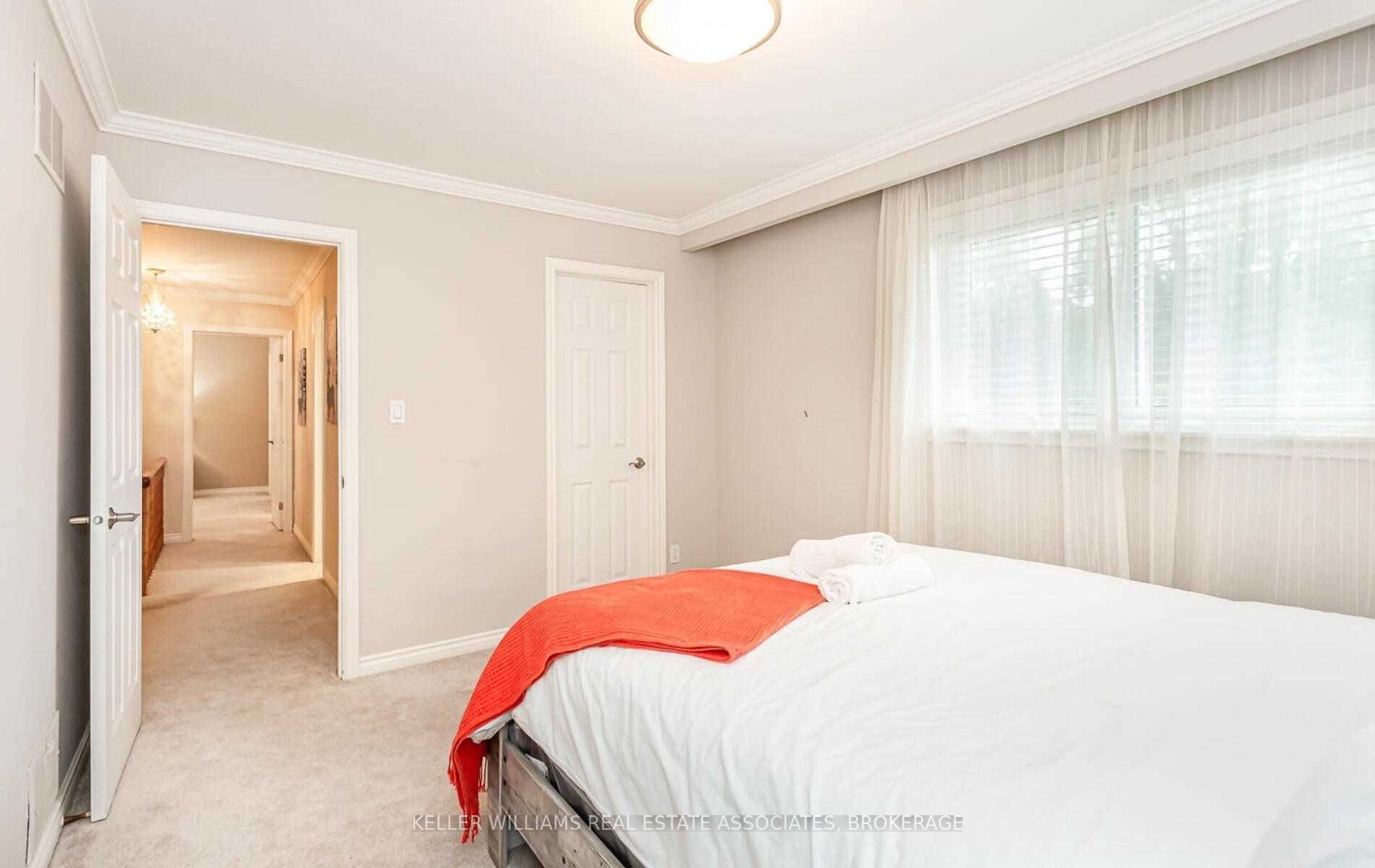 1099 Caldwell Ave