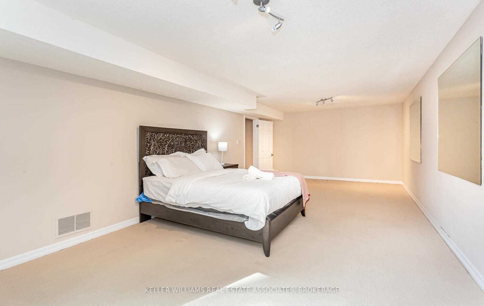 1099 Caldwell Ave