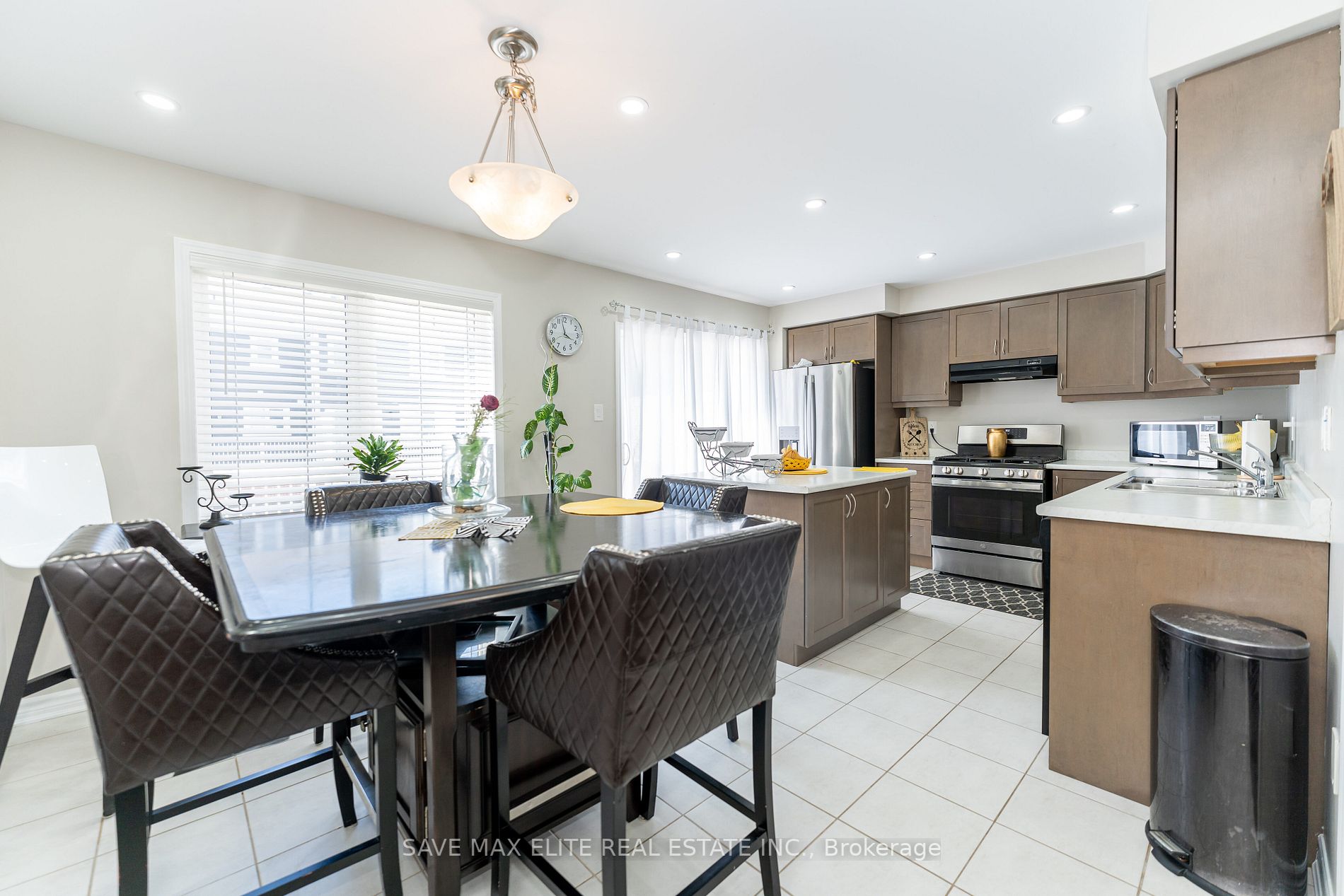 30 Metro Cres