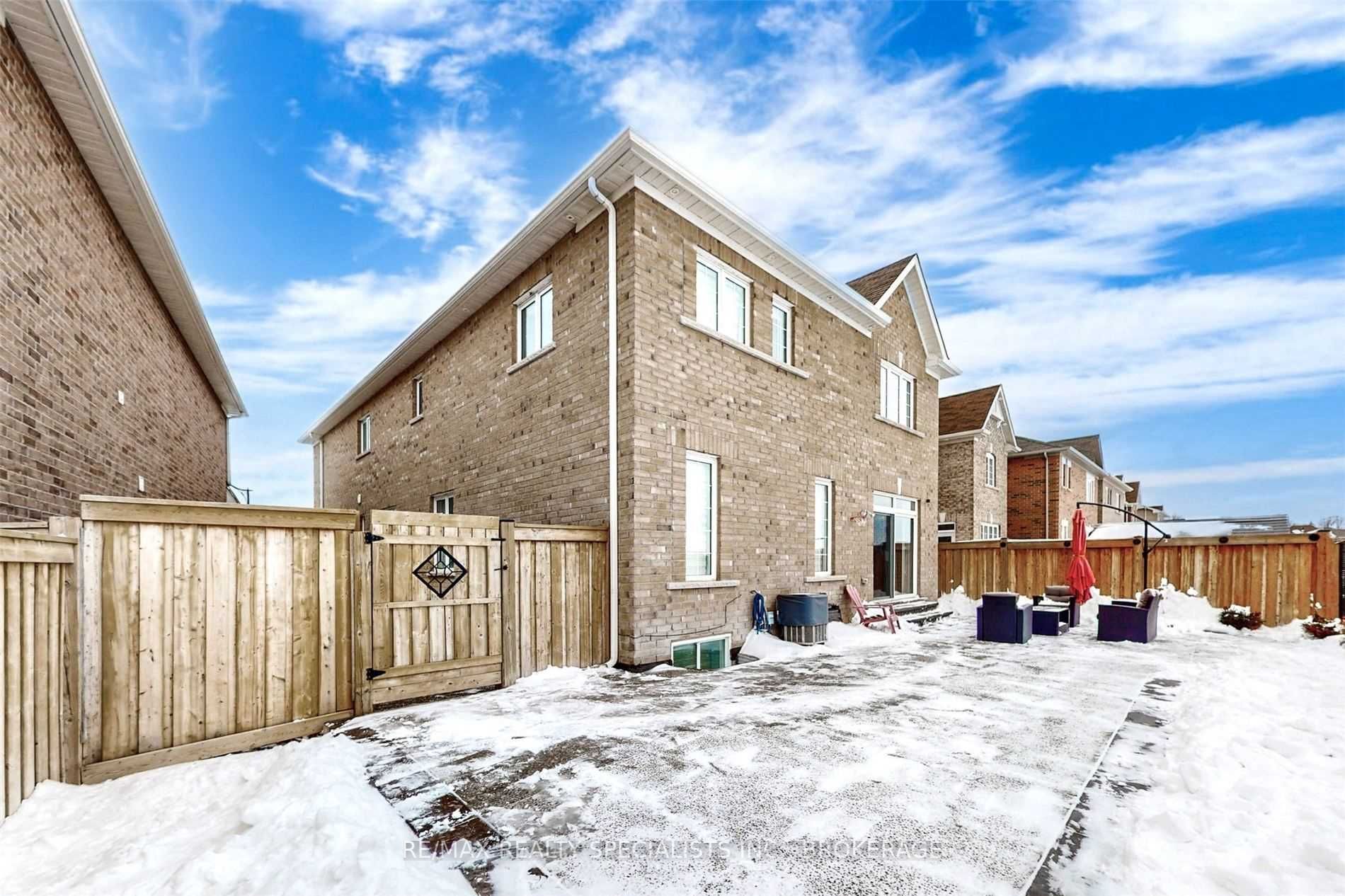 52 Abercrombie Crescent