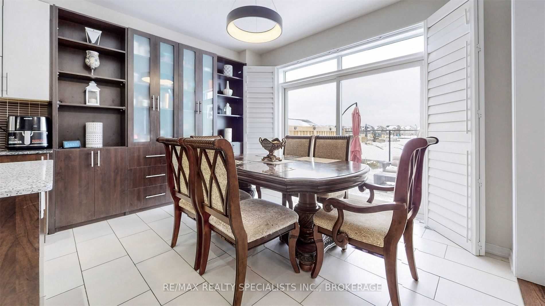 52 Abercrombie Crescent