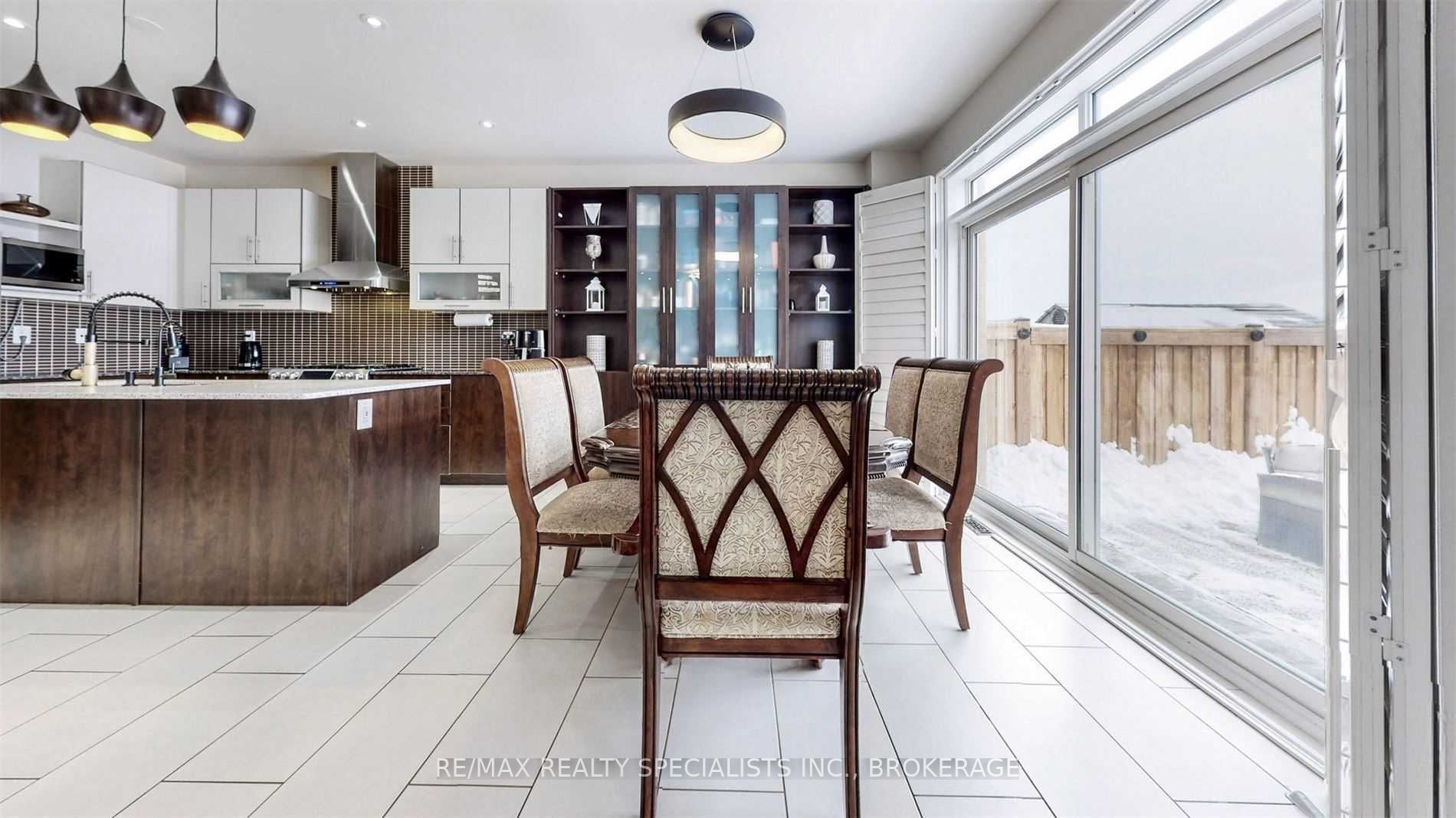 52 Abercrombie Crescent