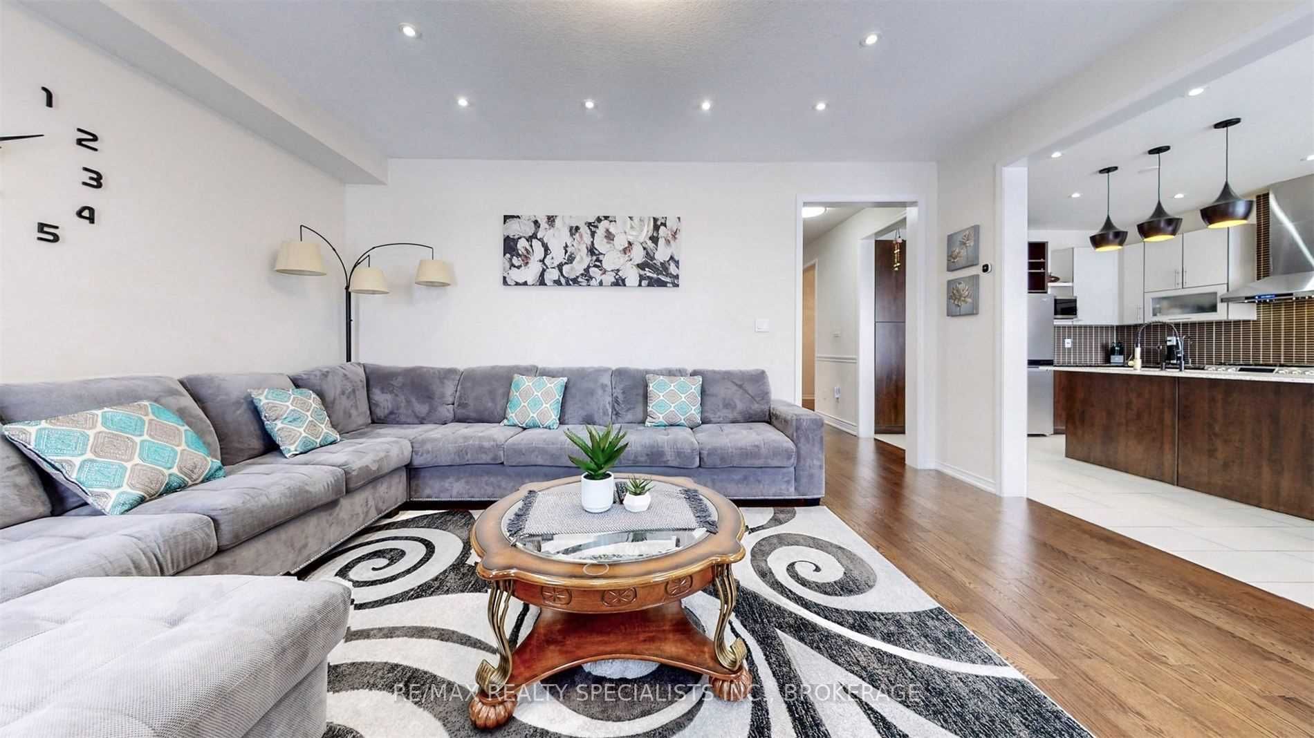52 Abercrombie Crescent