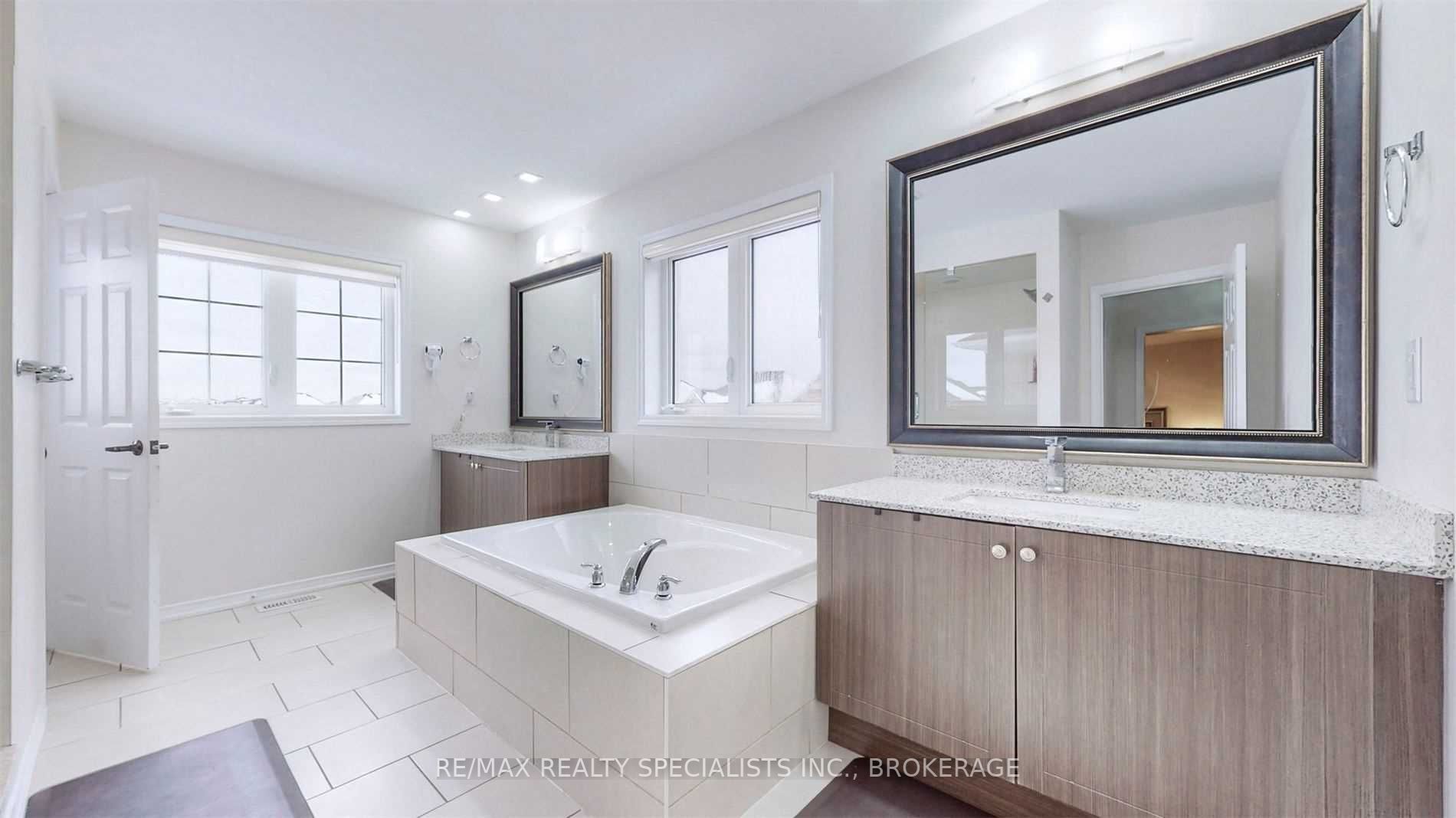 52 Abercrombie Crescent