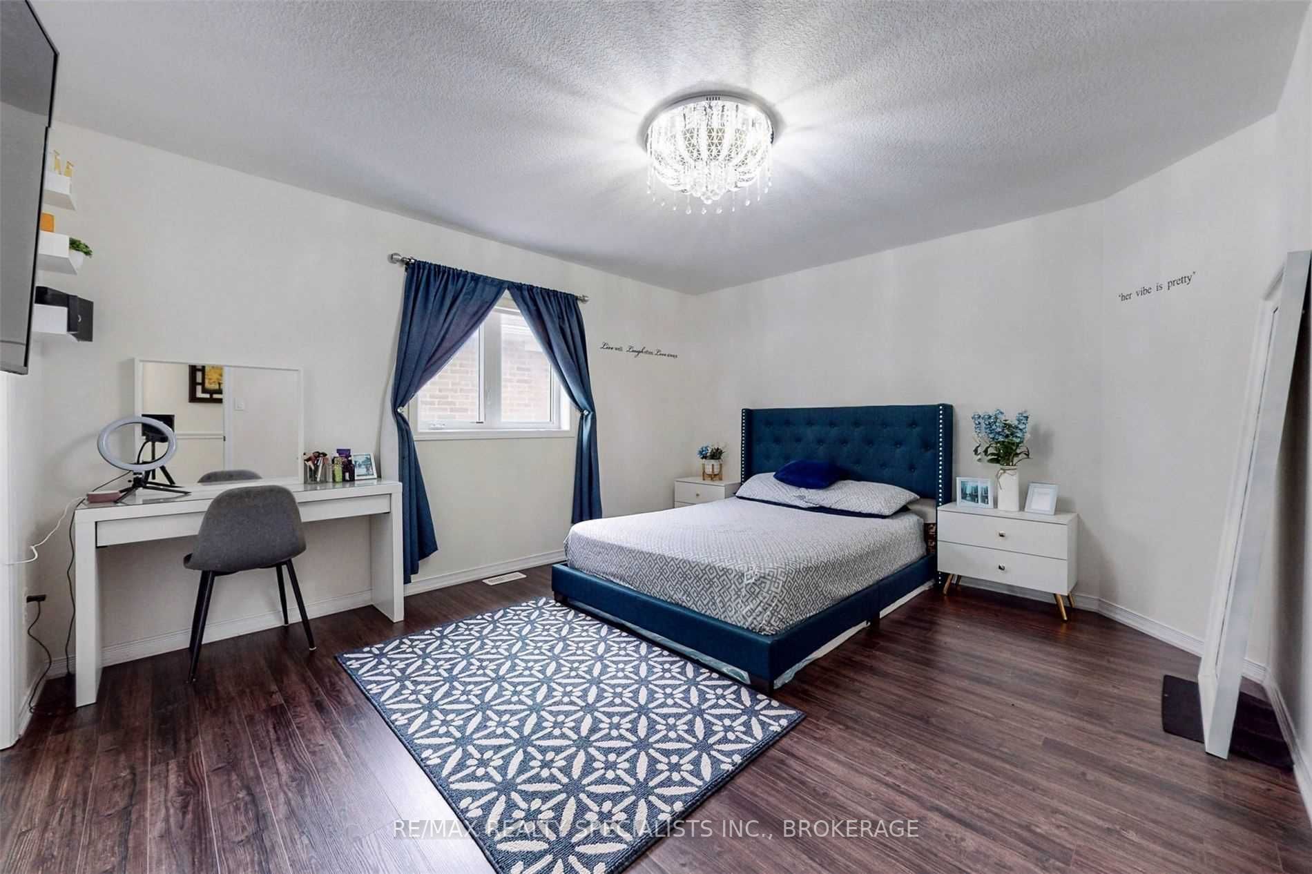 52 Abercrombie Crescent