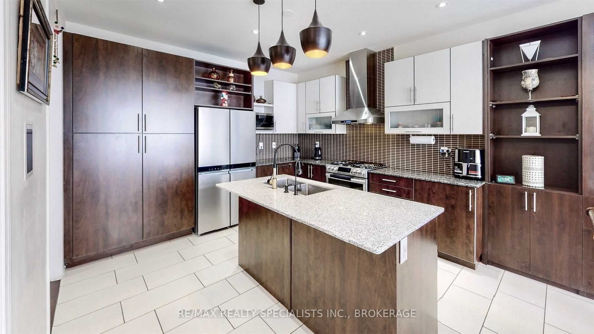 52 Abercrombie Crescent