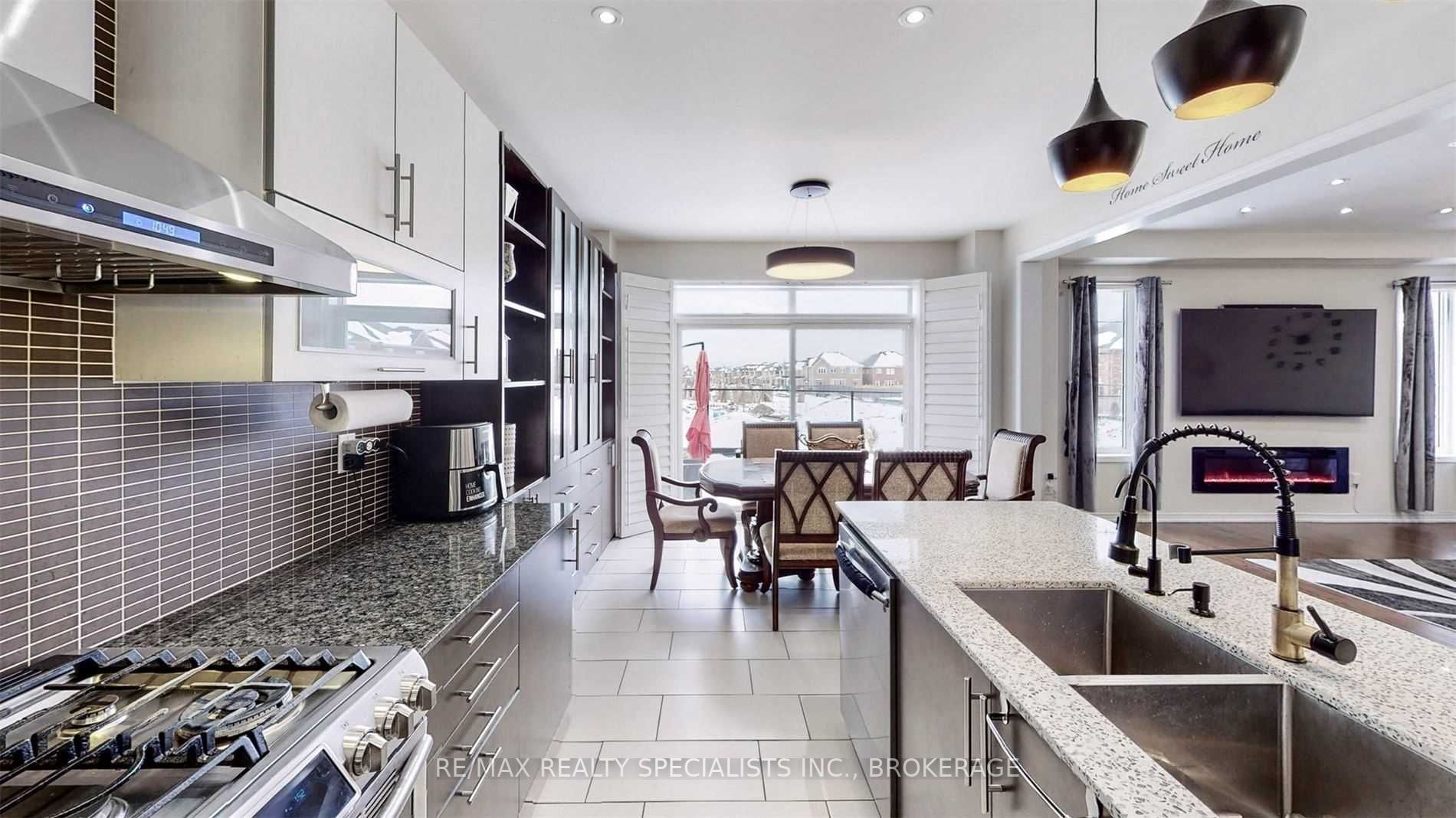 52 Abercrombie Crescent