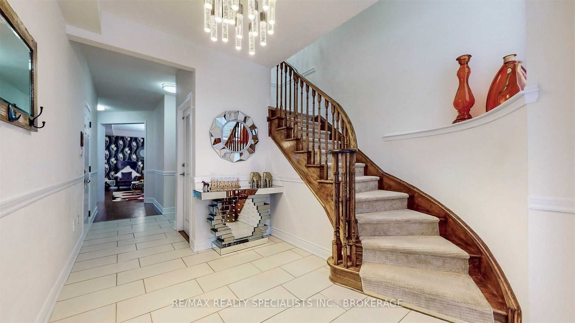 52 Abercrombie Crescent