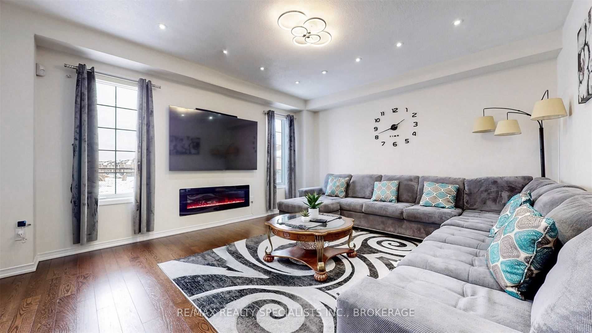 52 Abercrombie Crescent
