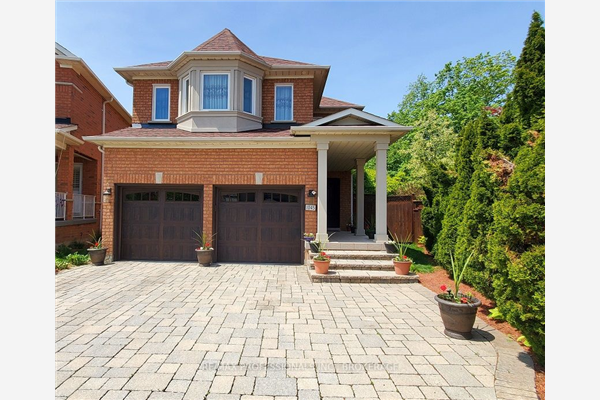 1045 Knotty Pine Grve, Mississauga