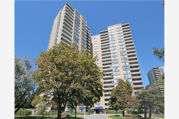 10 Martha Eaton Way, Toronto