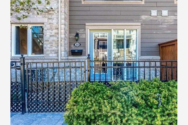 60 Fairwood Circ N, Brampton