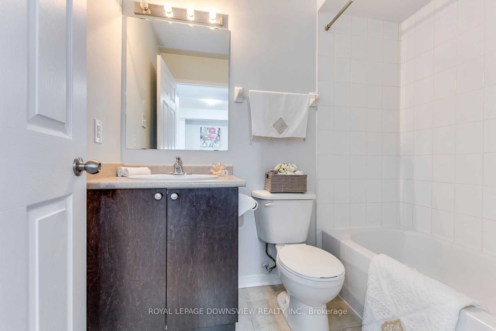 60 Fairwood Circ N, #88