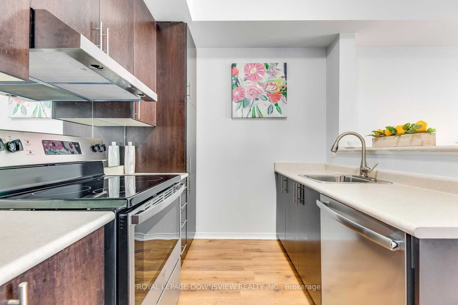 60 Fairwood Circ N, #88
