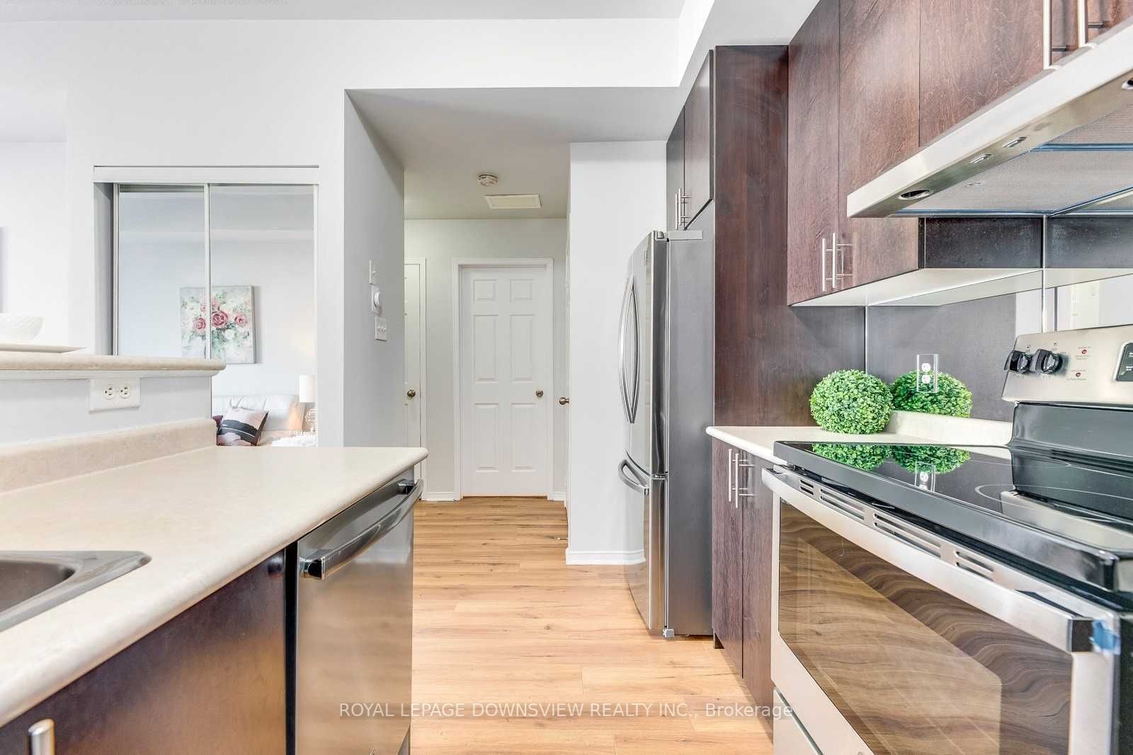 60 Fairwood Circ N, #88