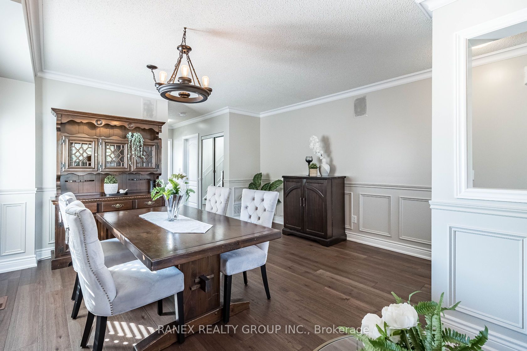 8 Sunnybrook Cres