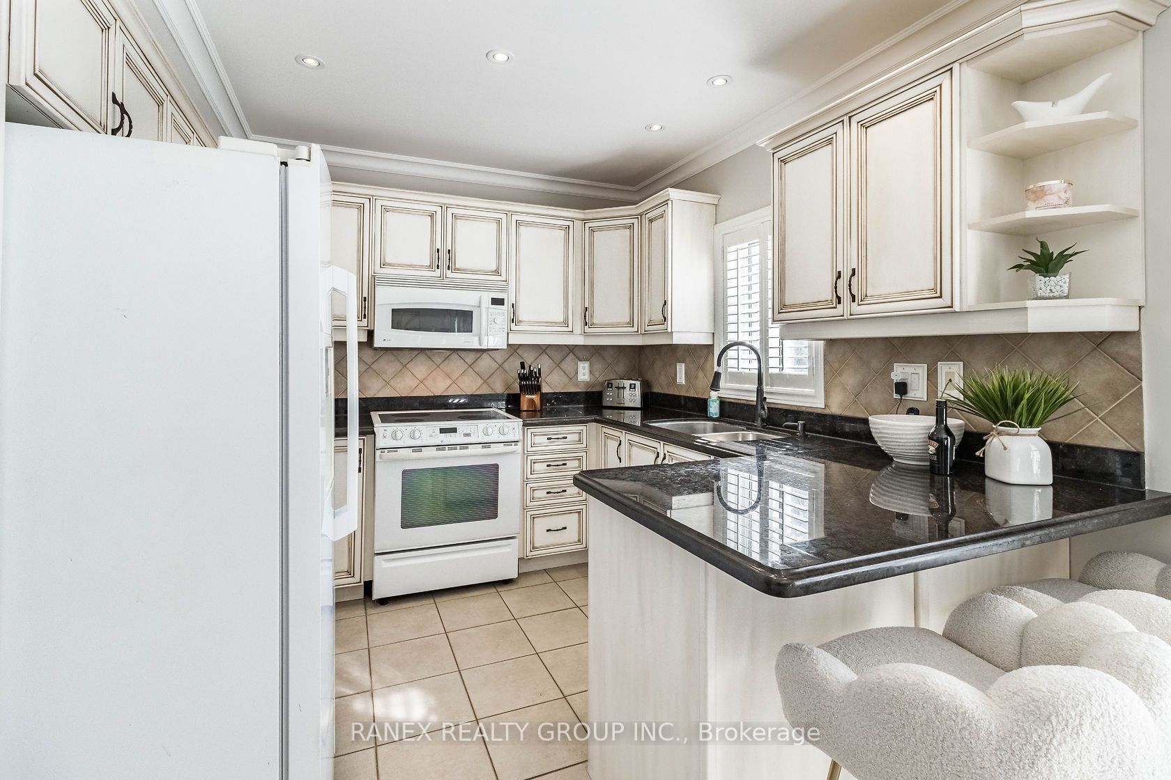 8 Sunnybrook Cres