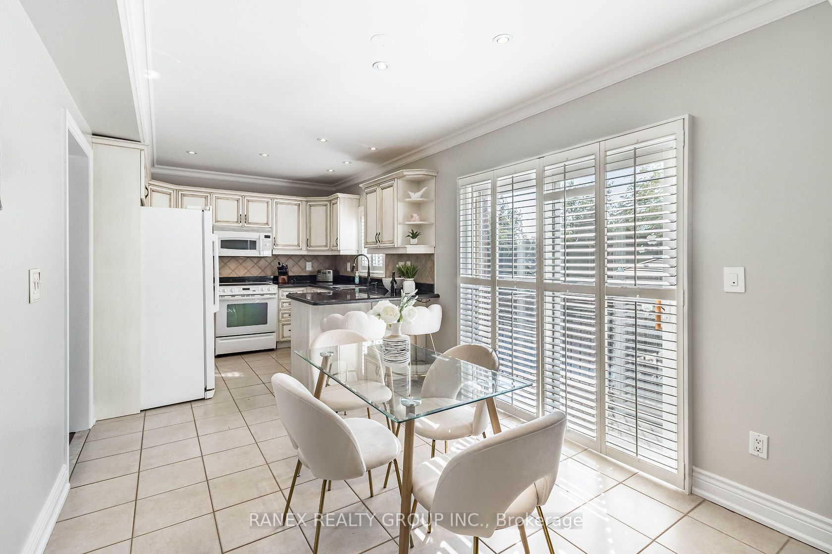 8 Sunnybrook Cres