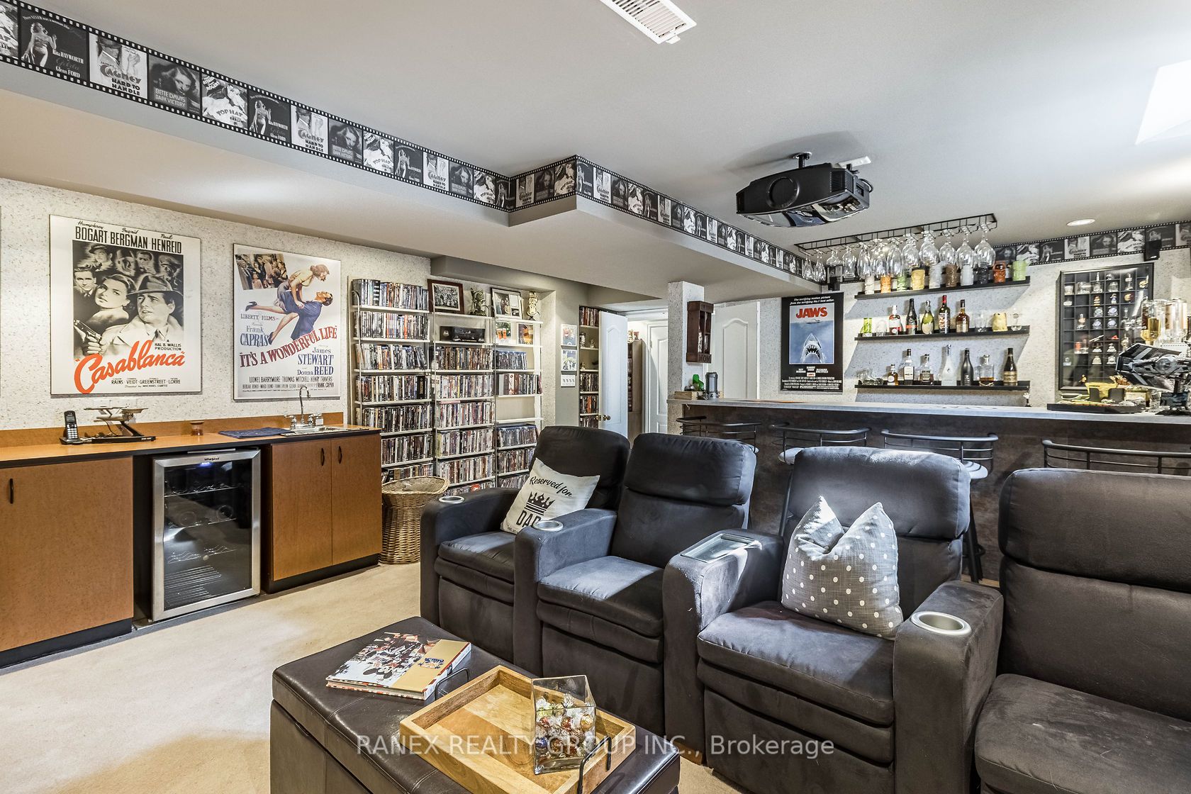 8 Sunnybrook Cres