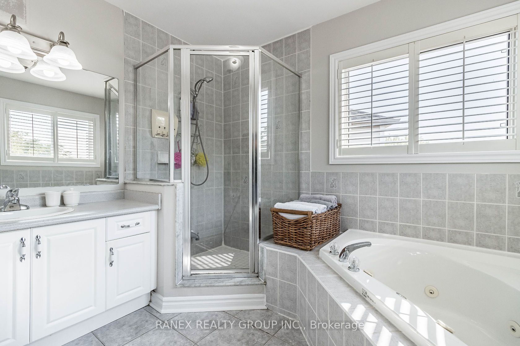 8 Sunnybrook Cres