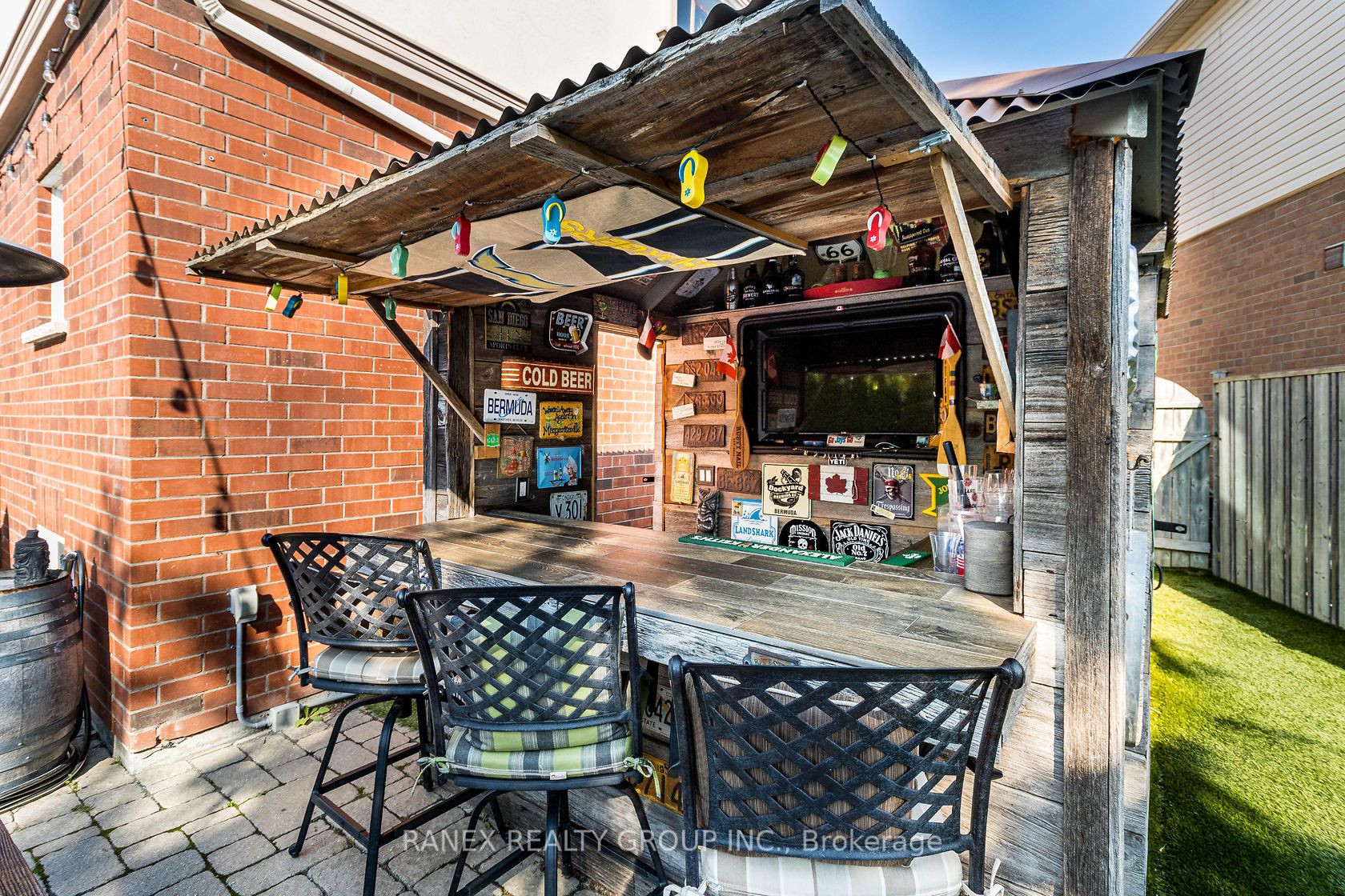 8 Sunnybrook Cres