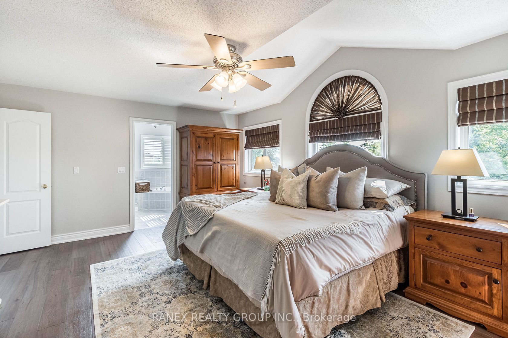 8 Sunnybrook Cres
