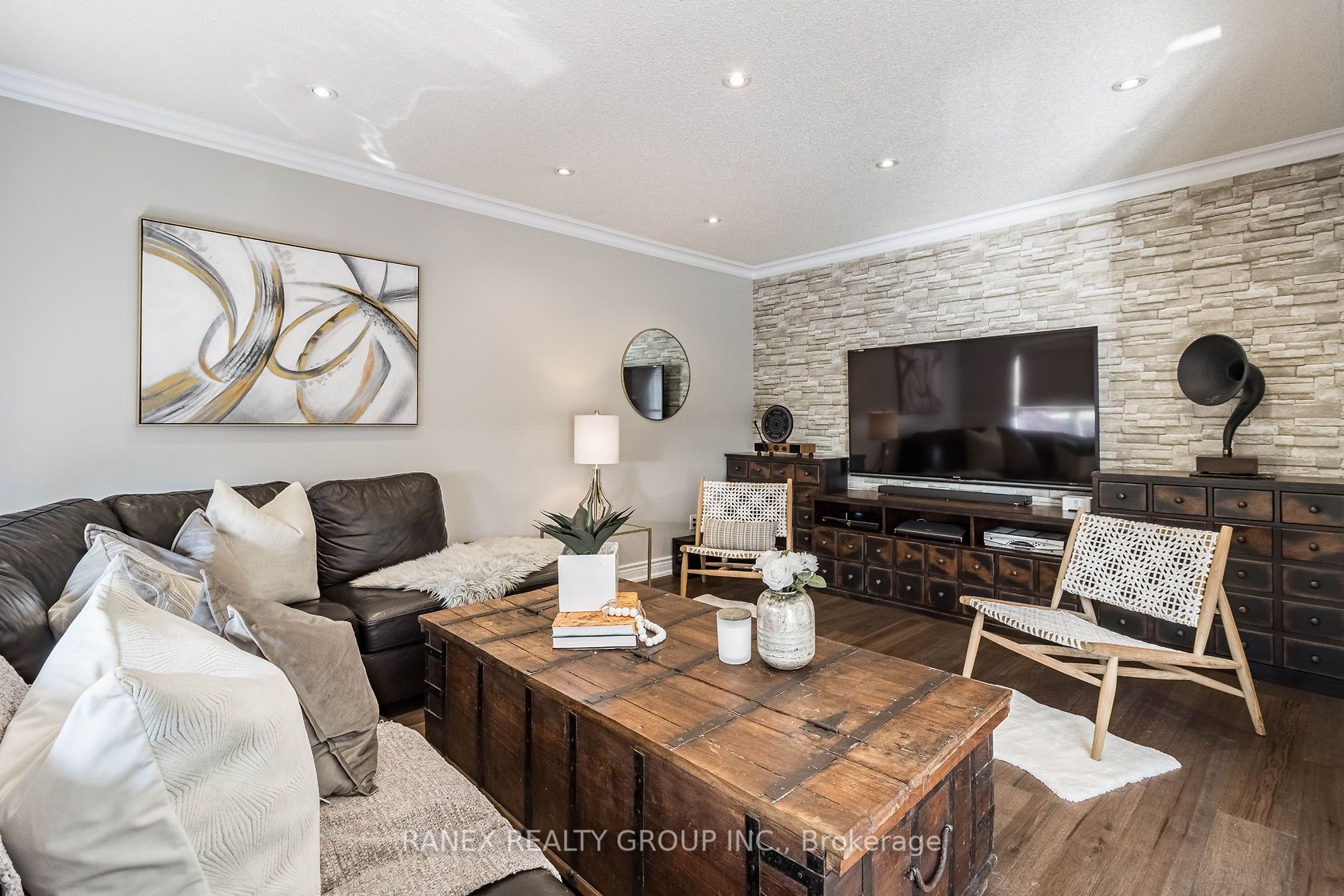 8 Sunnybrook Cres