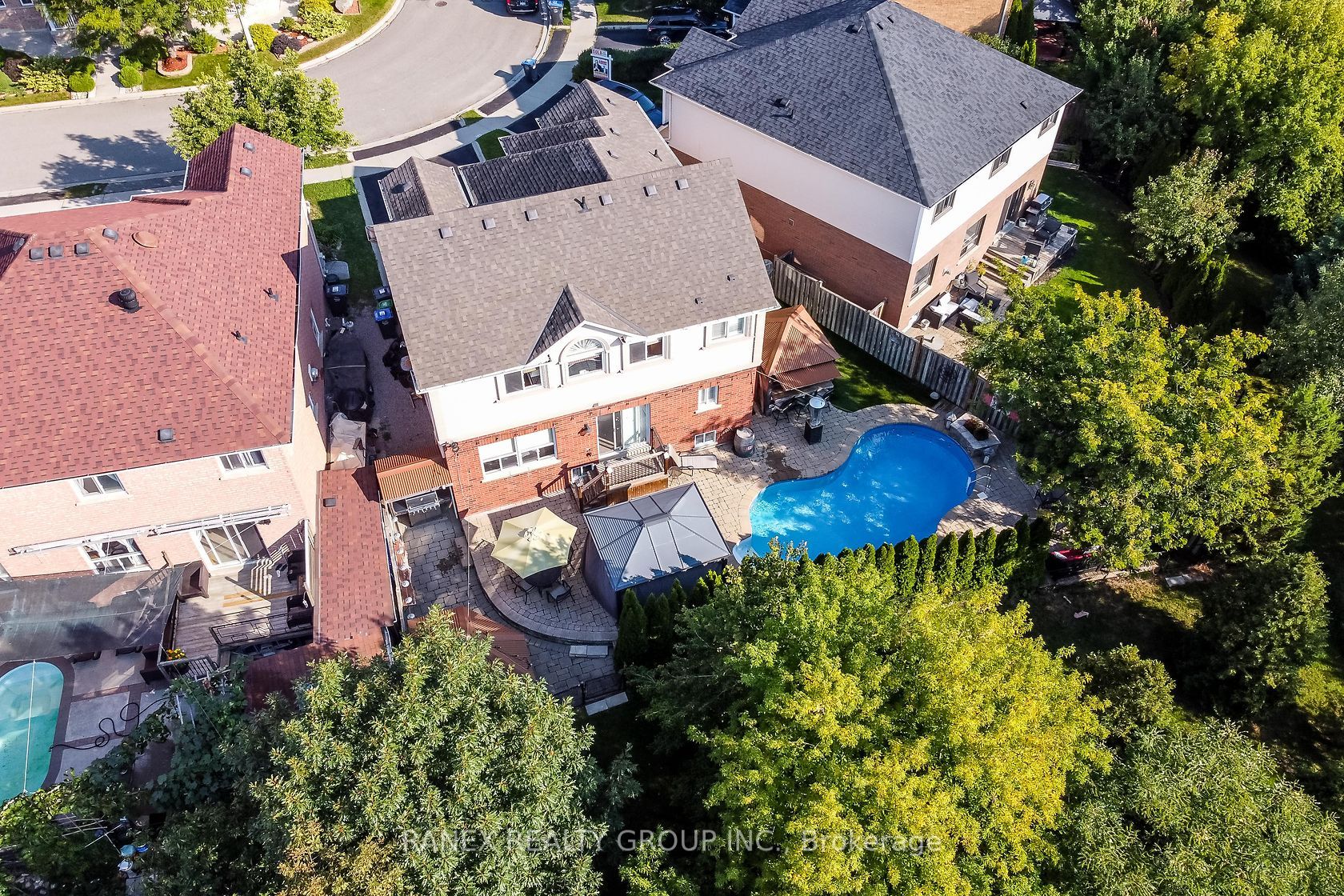 8 Sunnybrook Cres