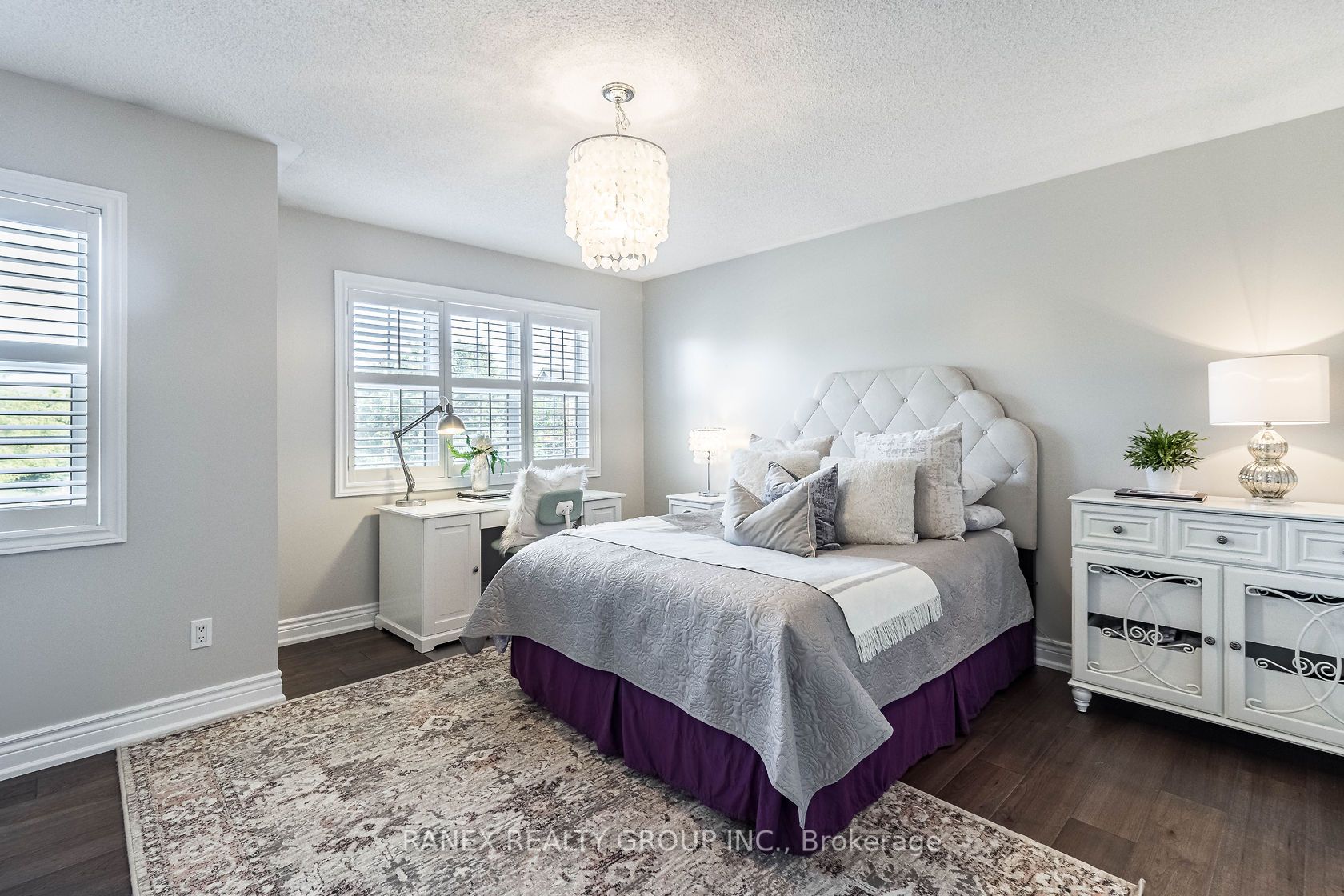 8 Sunnybrook Cres