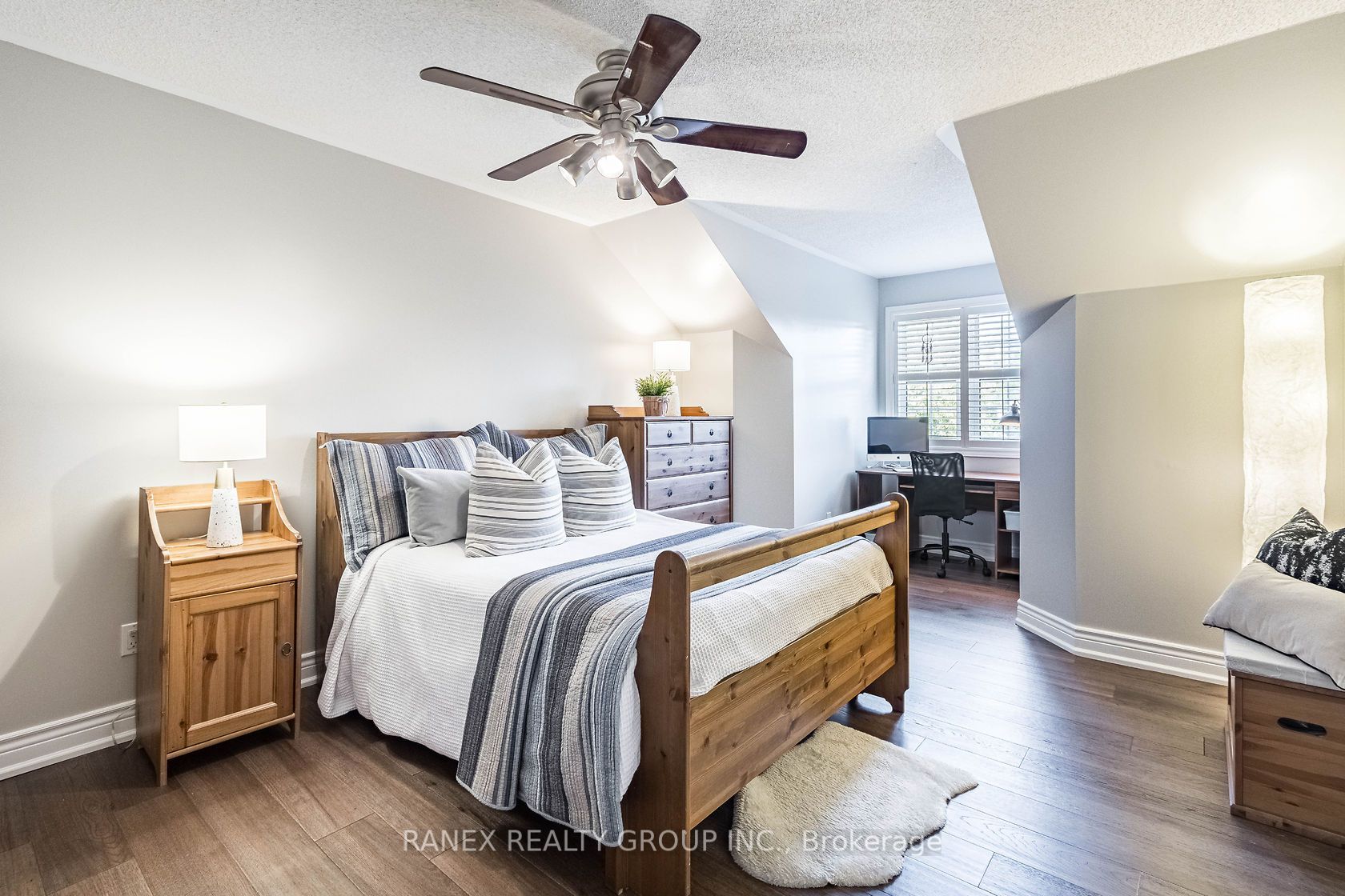 8 Sunnybrook Cres