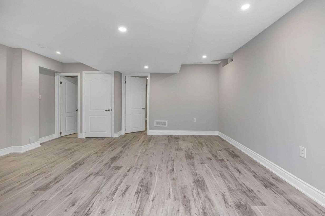 19 Outlook Ave