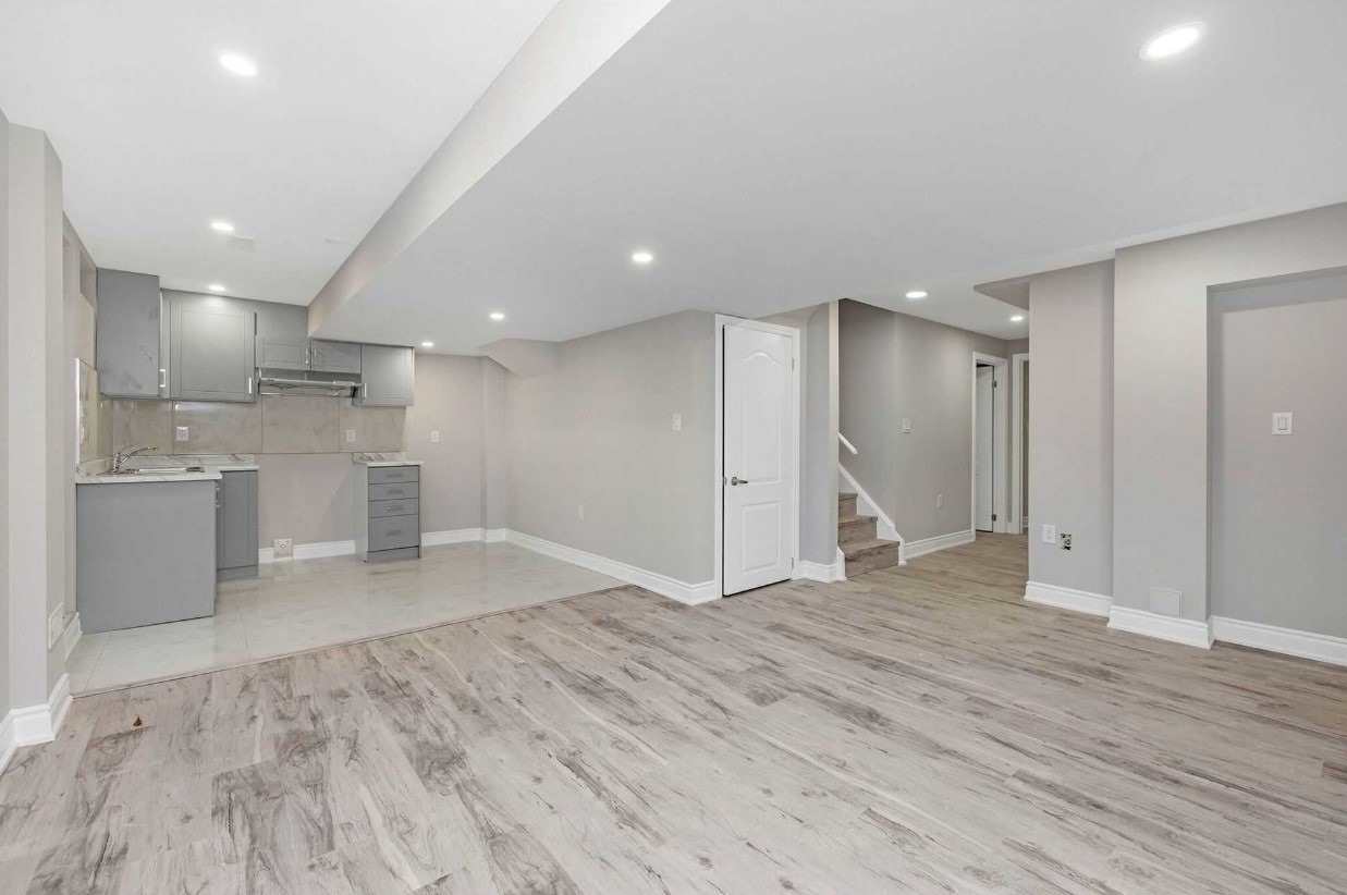 19 Outlook Ave
