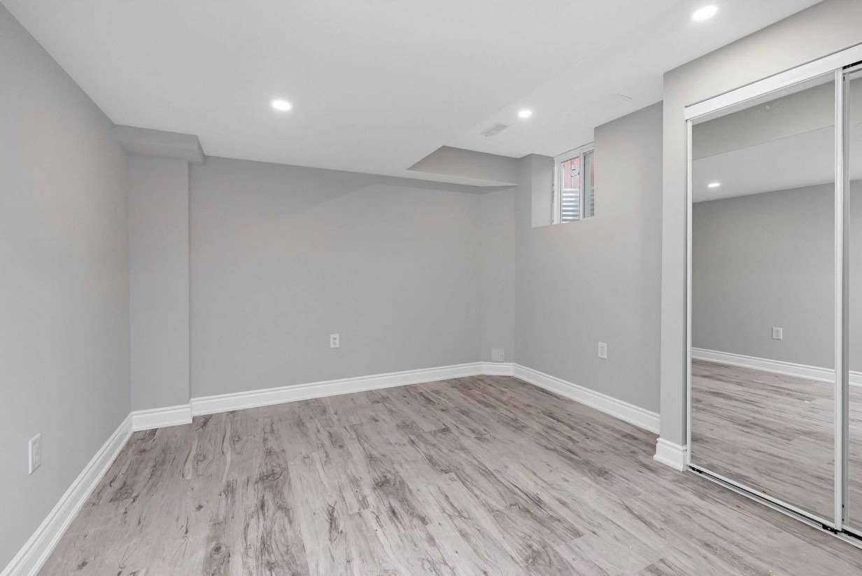 19 Outlook Ave