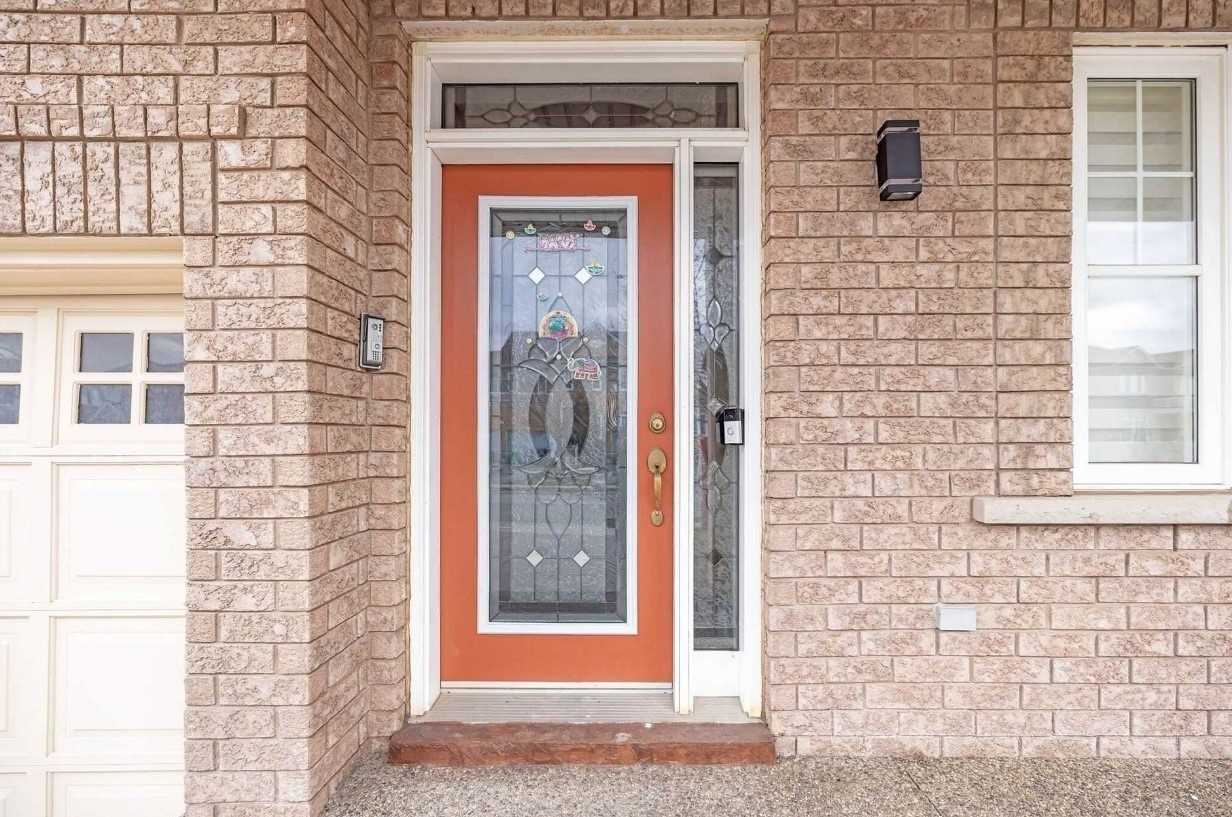 19 Outlook Ave