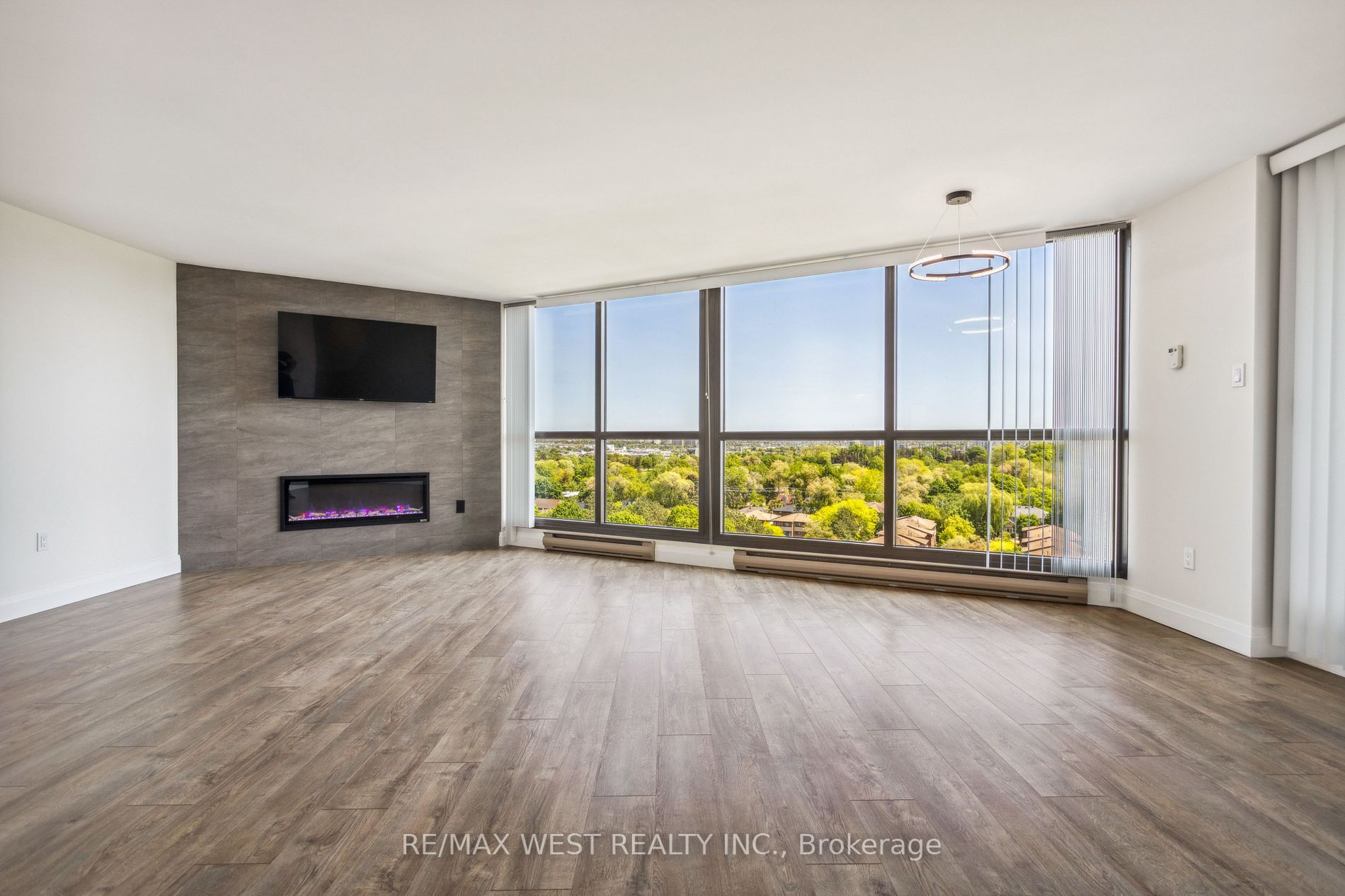 Listing W6047460 - Large Photo # 1