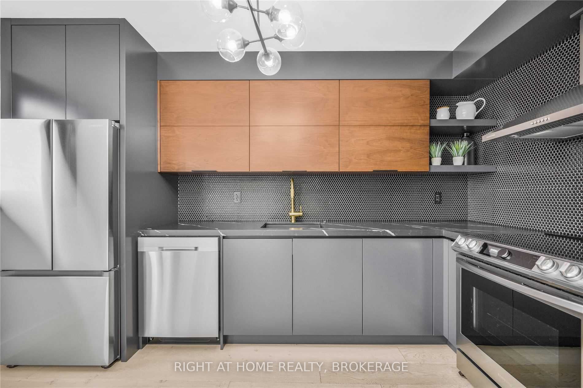 Listing W6047735 - Large Photo # 1