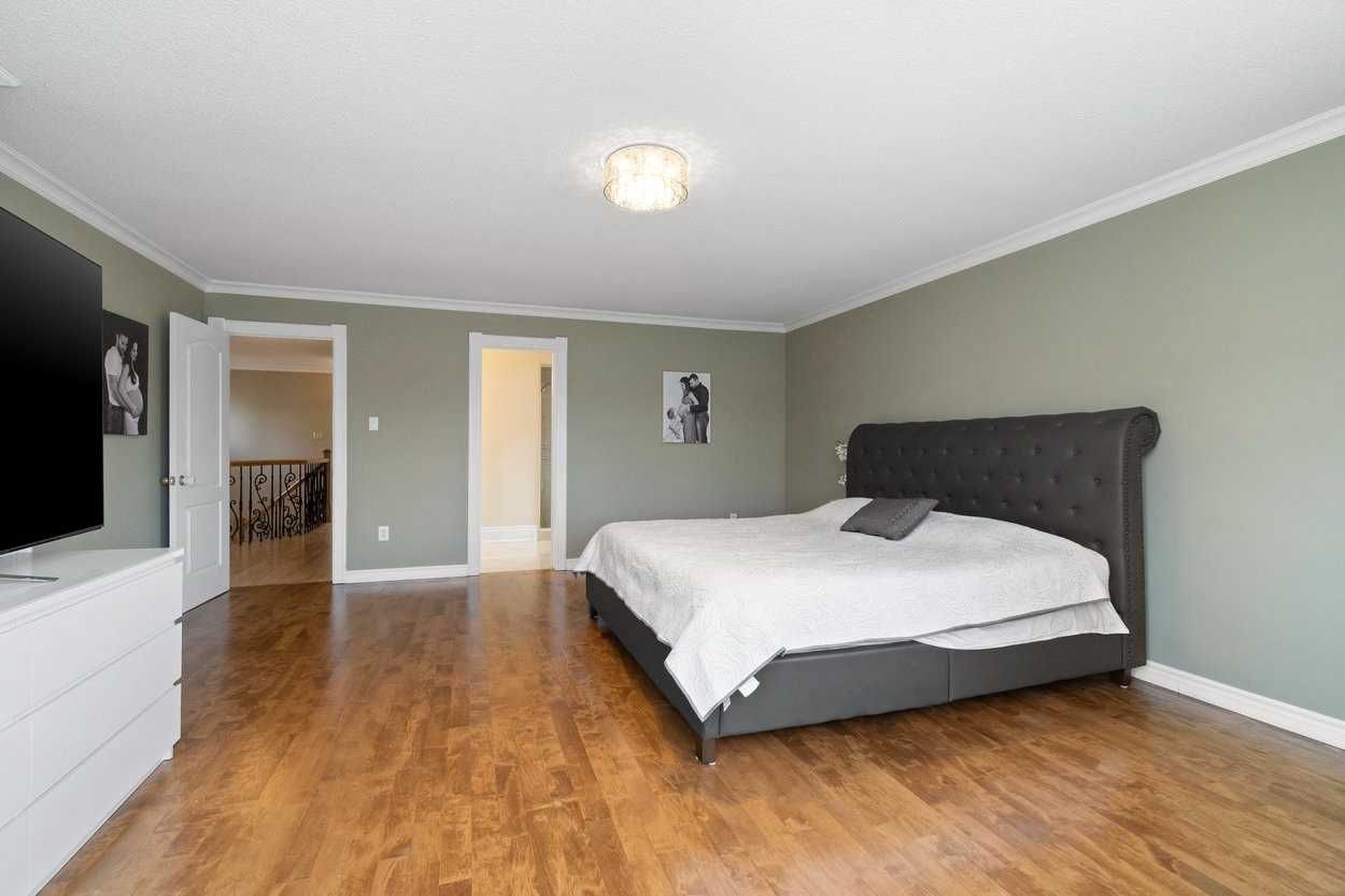 859 Mays Crescent