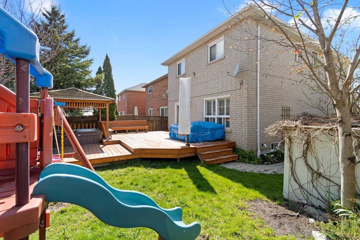 859 Mays Crescent