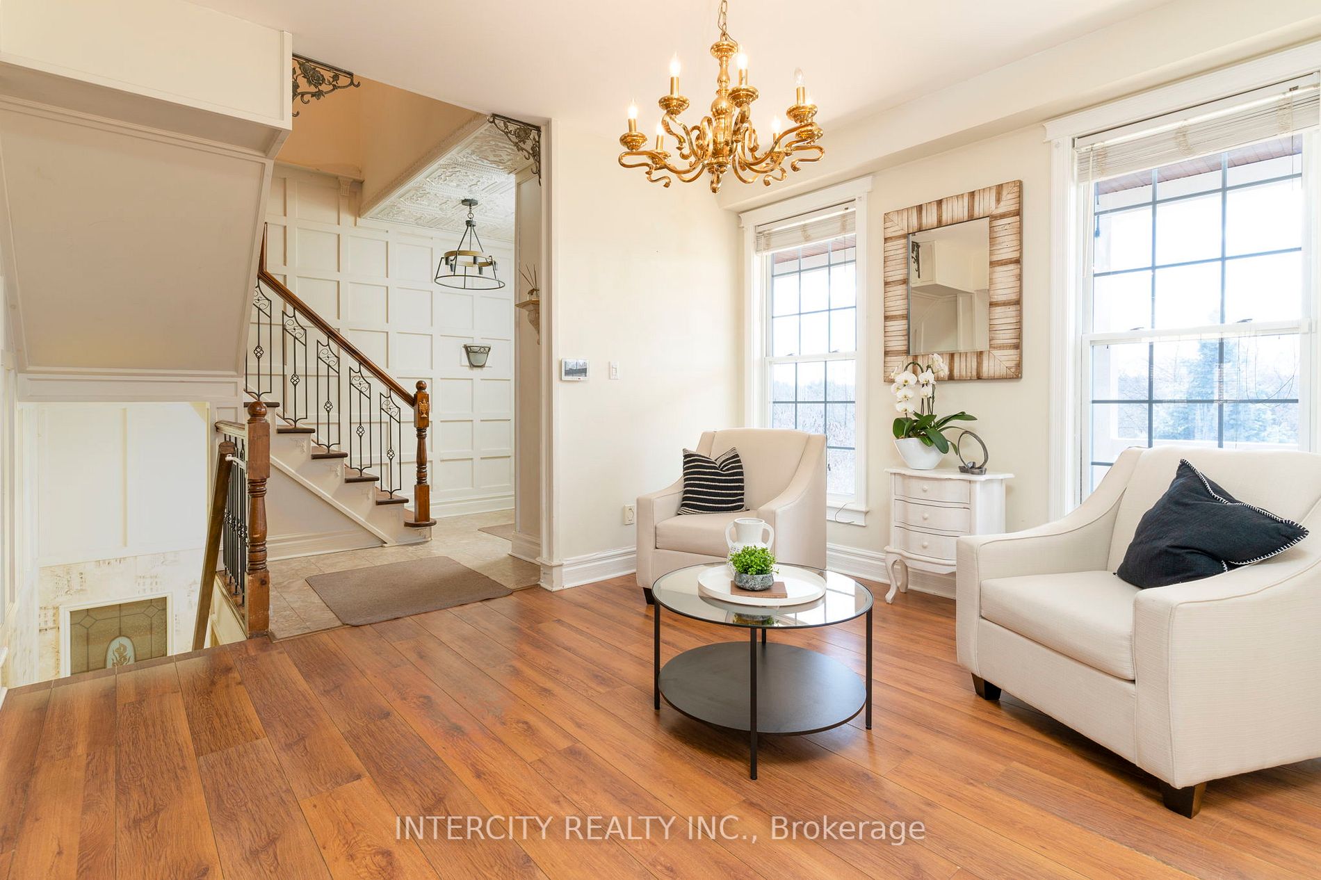 433 King Street E