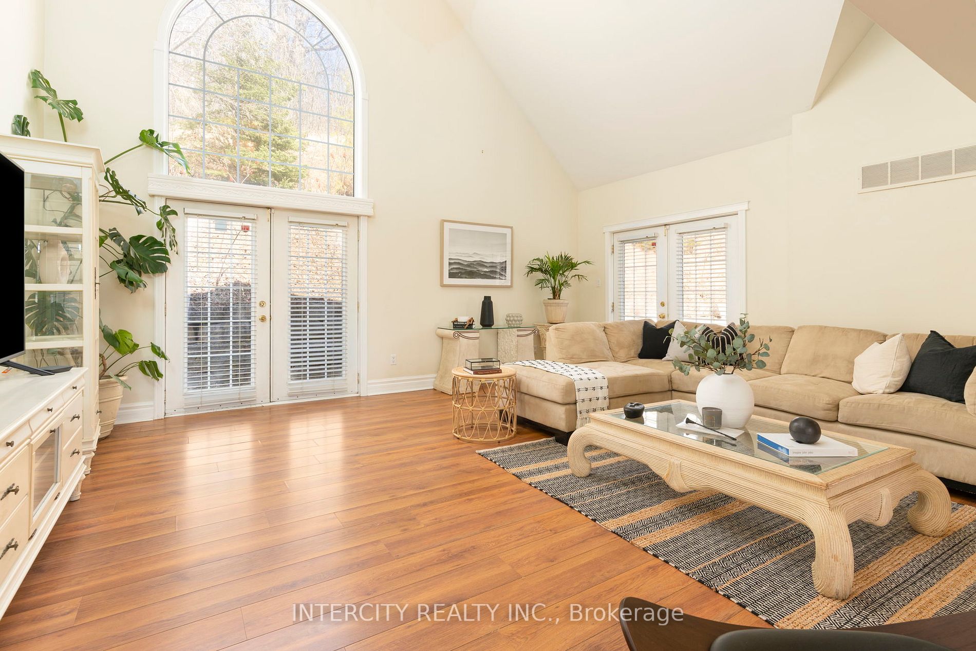 433 King Street E