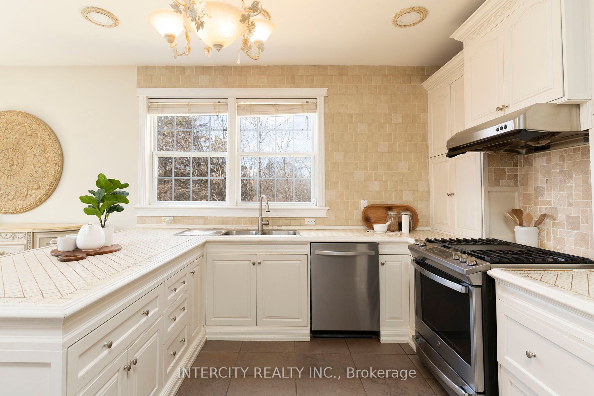 433 King Street E