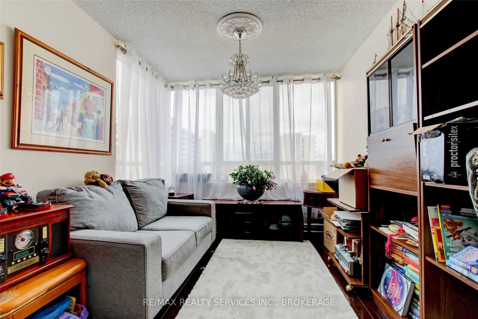 5 Lisa St, #1108