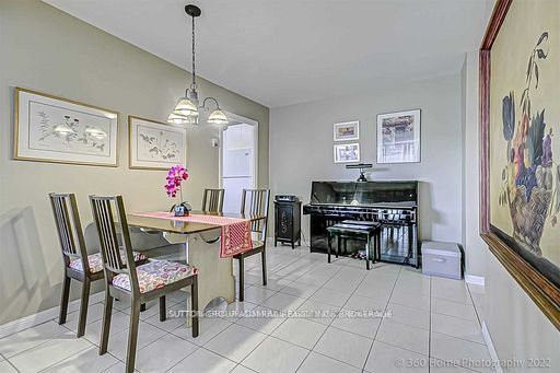 25 Four Winds Dr, #1005