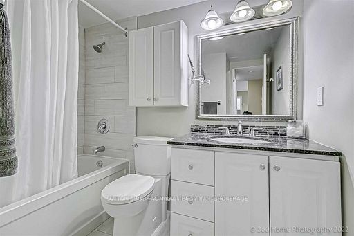 25 Four Winds Dr, #1005