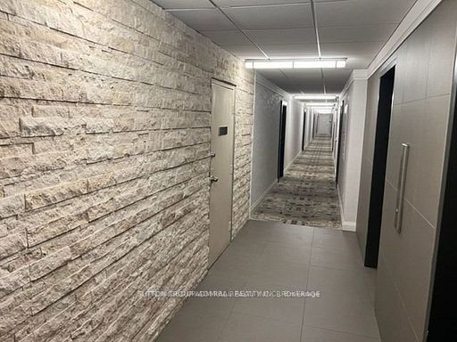 25 Four Winds Dr, #1005