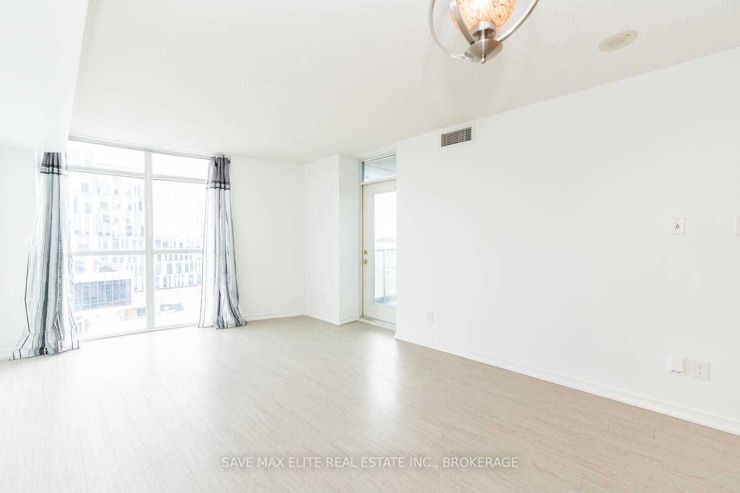 9 George St N, #606