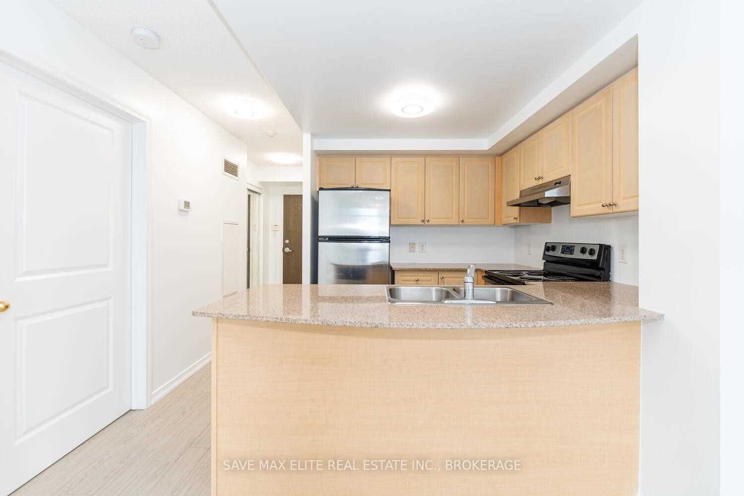 9 George St N, #606
